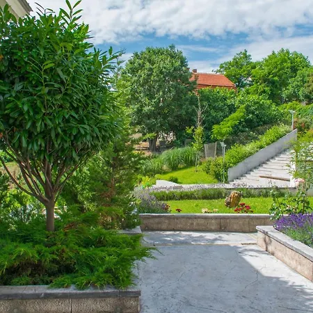 Отель Paraiso Theopolis