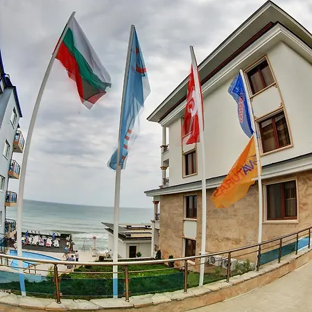 Paraiso Theopolis אובזור